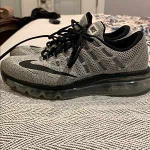 NIKE AIR MAX 2016